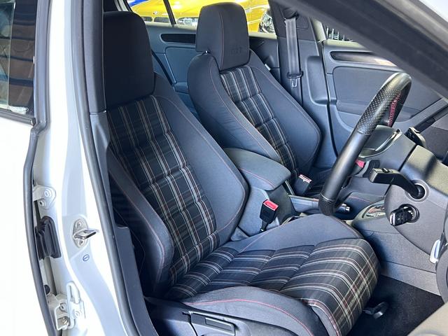 ゴルフ ＧＴＩ　ＧＴＩ（５名）ディスプレイオーディオ／ＡＩＲＬＩＦＴエアサス／ＰＯＫＡＬアルミホイール／６速ＤＳＧ／ターボ／パドルシフト／ＢＬＵＥＴＯＯＴＨ／パワーウインドウ／ＬＥＤフォグランプ（3枚目）