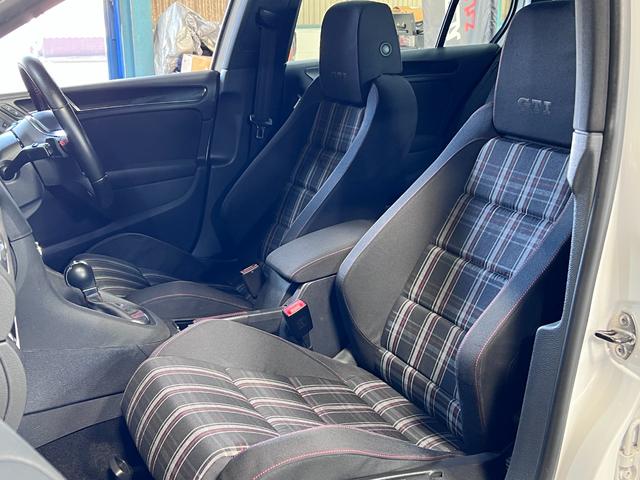 ゴルフ ＧＴＩ　ＧＴＩ（５名）ディスプレイオーディオ／ＡＩＲＬＩＦＴエアサス／ＰＯＫＡＬアルミホイール／６速ＤＳＧ／ターボ／パドルシフト／ＢＬＵＥＴＯＯＴＨ／パワーウインドウ／ＬＥＤフォグランプ（4枚目）