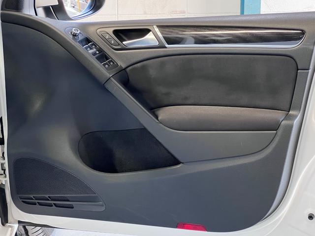 ゴルフ ＧＴＩ　ＧＴＩ（５名）ディスプレイオーディオ／ＡＩＲＬＩＦＴエアサス／ＰＯＫＡＬアルミホイール／６速ＤＳＧ／ターボ／パドルシフト／ＢＬＵＥＴＯＯＴＨ／パワーウインドウ／ＬＥＤフォグランプ（5枚目）
