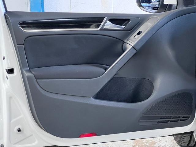 ゴルフ ＧＴＩ　ＧＴＩ（５名）ディスプレイオーディオ／ＡＩＲＬＩＦＴエアサス／ＰＯＫＡＬアルミホイール／６速ＤＳＧ／ターボ／パドルシフト／ＢＬＵＥＴＯＯＴＨ／パワーウインドウ／ＬＥＤフォグランプ（6枚目）