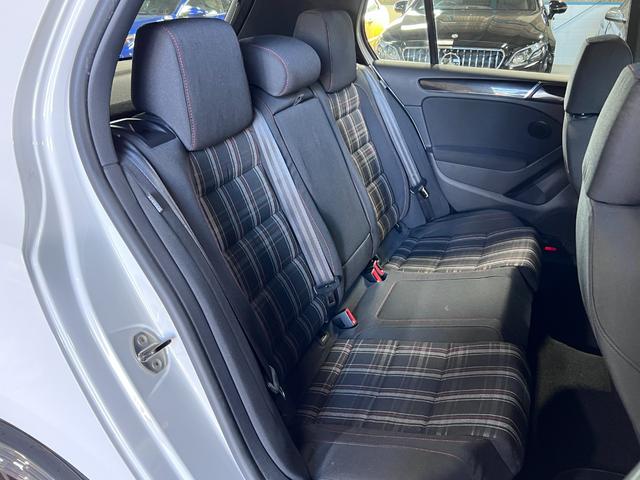 ゴルフ ＧＴＩ　ＧＴＩ（５名）ディスプレイオーディオ／ＡＩＲＬＩＦＴエアサス／ＰＯＫＡＬアルミホイール／６速ＤＳＧ／ターボ／パドルシフト／ＢＬＵＥＴＯＯＴＨ／パワーウインドウ／ＬＥＤフォグランプ（8枚目）
