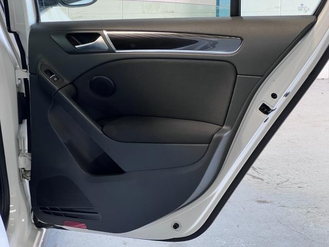 ゴルフ ＧＴＩ　ＧＴＩ（５名）ディスプレイオーディオ／ＡＩＲＬＩＦＴエアサス／ＰＯＫＡＬアルミホイール／６速ＤＳＧ／ターボ／パドルシフト／ＢＬＵＥＴＯＯＴＨ／パワーウインドウ／ＬＥＤフォグランプ（9枚目）