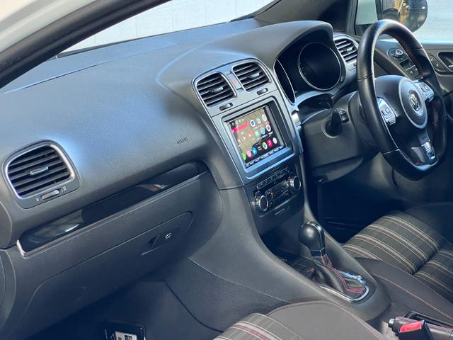 ゴルフ ＧＴＩ　ＧＴＩ（５名）ディスプレイオーディオ／ＡＩＲＬＩＦＴエアサス／ＰＯＫＡＬアルミホイール／６速ＤＳＧ／ターボ／パドルシフト／ＢＬＵＥＴＯＯＴＨ／パワーウインドウ／ＬＥＤフォグランプ（11枚目）