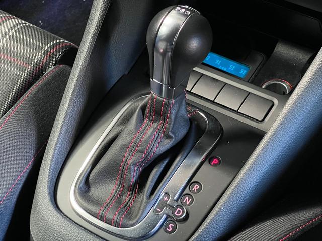 ゴルフ ＧＴＩ　ＧＴＩ（５名）ディスプレイオーディオ／ＡＩＲＬＩＦＴエアサス／ＰＯＫＡＬアルミホイール／６速ＤＳＧ／ターボ／パドルシフト／ＢＬＵＥＴＯＯＴＨ／パワーウインドウ／ＬＥＤフォグランプ（12枚目）
