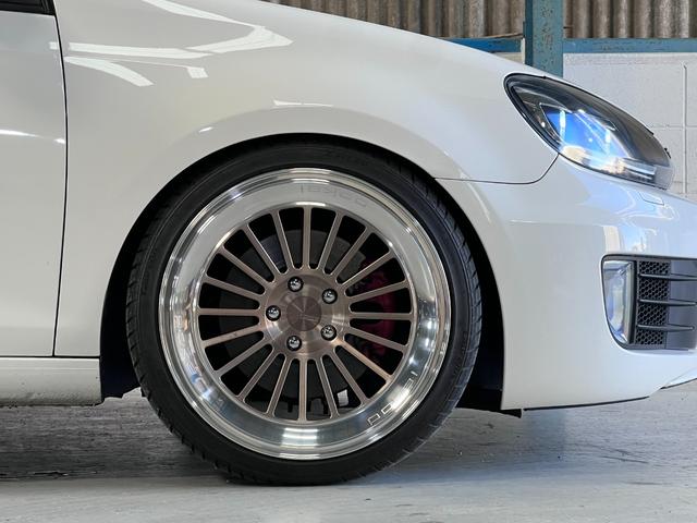 ゴルフ ＧＴＩ　ＧＴＩ（５名）ディスプレイオーディオ／ＡＩＲＬＩＦＴエアサス／ＰＯＫＡＬアルミホイール／６速ＤＳＧ／ターボ／パドルシフト／ＢＬＵＥＴＯＯＴＨ／パワーウインドウ／ＬＥＤフォグランプ（19枚目）