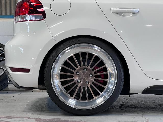 ゴルフ ＧＴＩ　ＧＴＩ（５名）ディスプレイオーディオ／ＡＩＲＬＩＦＴエアサス／ＰＯＫＡＬアルミホイール／６速ＤＳＧ／ターボ／パドルシフト／ＢＬＵＥＴＯＯＴＨ／パワーウインドウ／ＬＥＤフォグランプ（20枚目）