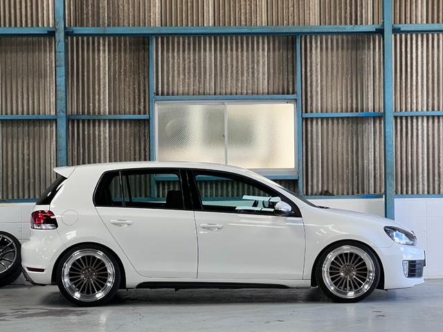 ゴルフ ＧＴＩ　ＧＴＩ（５名）ディスプレイオーディオ／ＡＩＲＬＩＦＴエアサス／ＰＯＫＡＬアルミホイール／６速ＤＳＧ／ターボ／パドルシフト／ＢＬＵＥＴＯＯＴＨ／パワーウインドウ／ＬＥＤフォグランプ（23枚目）