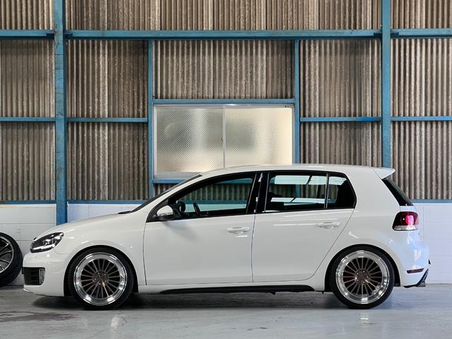 ゴルフ ＧＴＩ　ＧＴＩ（５名）ディスプレイオーディオ／ＡＩＲＬＩＦＴエアサス／ＰＯＫＡＬアルミホイール／６速ＤＳＧ／ターボ／パドルシフト／ＢＬＵＥＴＯＯＴＨ／パワーウインドウ／ＬＥＤフォグランプ（24枚目）