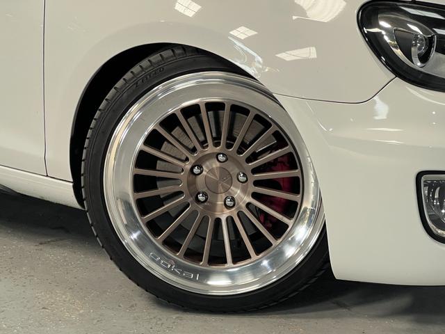 ゴルフ ＧＴＩ　ＧＴＩ（５名）ディスプレイオーディオ／ＡＩＲＬＩＦＴエアサス／ＰＯＫＡＬアルミホイール／６速ＤＳＧ／ターボ／パドルシフト／ＢＬＵＥＴＯＯＴＨ／パワーウインドウ／ＬＥＤフォグランプ（33枚目）