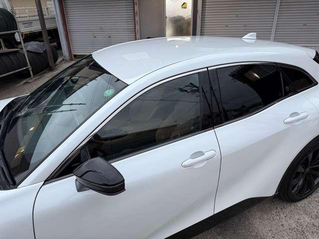 クラウンスポーツ Ｚ　Ｅ－Ｆｏｕｒ　４ＷＤ　ＣＰＣプレミアムダブルＧＮ　マットロイヤルタイプ　ラゲージマットベーシックタイプ　プロジェクションカーテシイルミ　サイドエンブレム　　カットフィルム（18枚目）