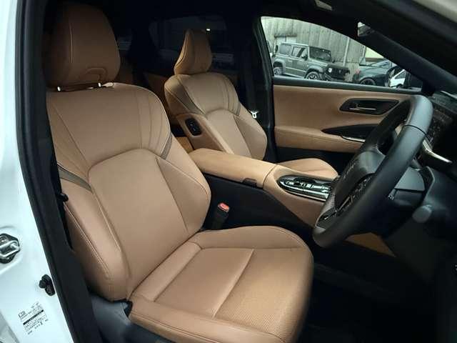 クラウンスポーツ Ｚ　Ｅ－Ｆｏｕｒ　４ＷＤ　ＣＰＣプレミアムダブルＧＮ　マットロイヤルタイプ　ラゲージマットベーシックタイプ　プロジェクションカーテシイルミ　サイドエンブレム　　カットフィルム（27枚目）