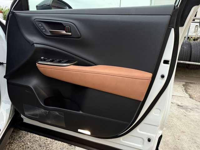 クラウンスポーツ Ｚ　Ｅ－Ｆｏｕｒ　４ＷＤ　ＣＰＣプレミアムダブルＧＮ　マットロイヤルタイプ　ラゲージマットベーシックタイプ　プロジェクションカーテシイルミ　サイドエンブレム　　カットフィルム（28枚目）