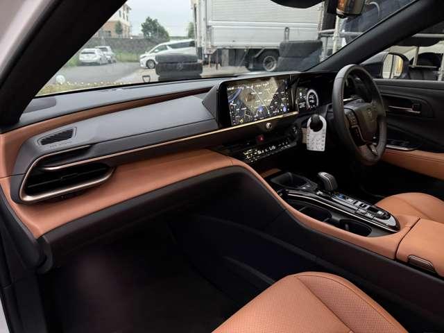 クラウンスポーツ Ｚ　Ｅ－Ｆｏｕｒ　４ＷＤ　ＣＰＣプレミアムダブルＧＮ　マットロイヤルタイプ　ラゲージマットベーシックタイプ　プロジェクションカーテシイルミ　サイドエンブレム　　カットフィルム（29枚目）