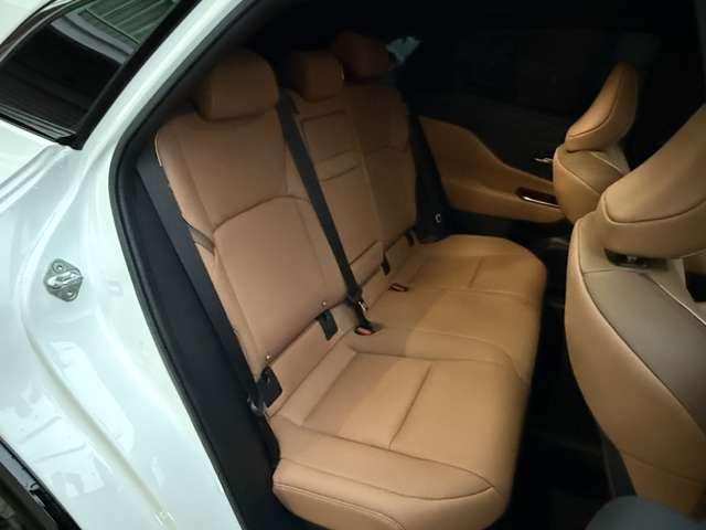 クラウンスポーツ Ｚ　Ｅ－Ｆｏｕｒ　４ＷＤ　ＣＰＣプレミアムダブルＧＮ　マットロイヤルタイプ　ラゲージマットベーシックタイプ　プロジェクションカーテシイルミ　サイドエンブレム　　カットフィルム（33枚目）