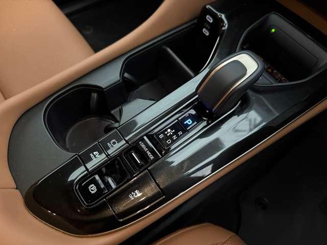 クラウンスポーツ Ｚ　Ｅ－Ｆｏｕｒ　４ＷＤ　ＣＰＣプレミアムダブルＧＮ　マットロイヤルタイプ　ラゲージマットベーシックタイプ　プロジェクションカーテシイルミ　サイドエンブレム　　カットフィルム（42枚目）