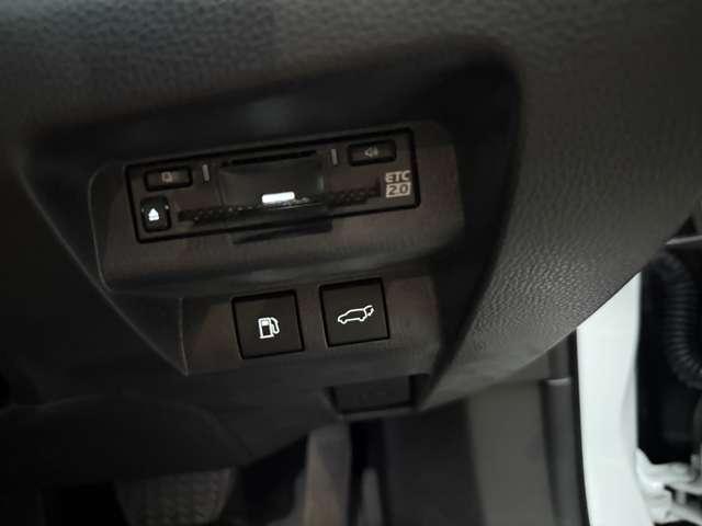 クラウンスポーツ Ｚ　Ｅ－Ｆｏｕｒ　４ＷＤ　ＣＰＣプレミアムダブルＧＮ　マットロイヤルタイプ　ラゲージマットベーシックタイプ　プロジェクションカーテシイルミ　サイドエンブレム　　カットフィルム（47枚目）