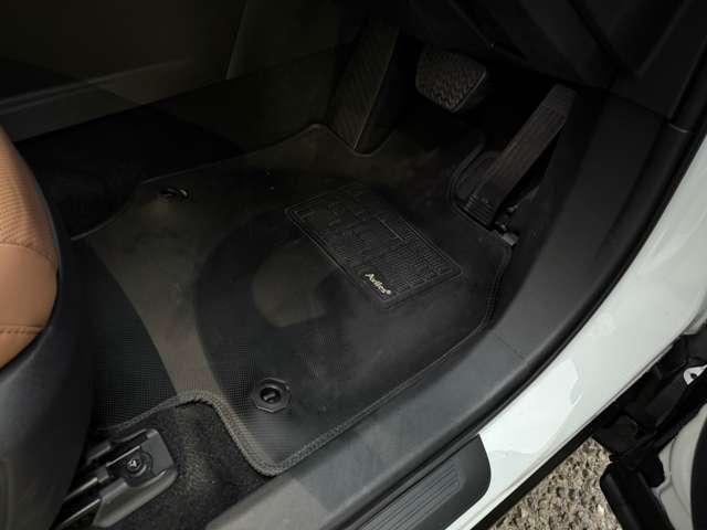 クラウンスポーツ Ｚ　Ｅ－Ｆｏｕｒ　４ＷＤ　ＣＰＣプレミアムダブルＧＮ　マットロイヤルタイプ　ラゲージマットベーシックタイプ　プロジェクションカーテシイルミ　サイドエンブレム　　カットフィルム（54枚目）