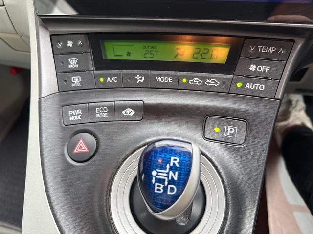 プリウス Ｓ　ＬＥＤエディション　１０インチディスプレイオーディオ　カープレイ　前後ドラレコ　ＥＴＣＢｌｕｅｔｏｏｔｈ　バックカメラ　オートライト　ＬＥＤヘッドランプヘッドライトウォッシャー　　スマートキー　電動格納ミラー　記録簿（6枚目）