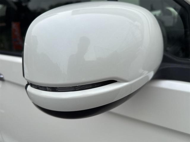 【ウィンカーミラー】付いているだけで高級感のＵＰするウィンカー内蔵サイドミラー♪もちろん見た目だけでなく、対向車からの視認性の向上につながり、安全度もＵＰ☆