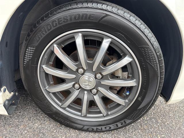 純正１４インチアルミホイール！専用のアルミなので、お車のイメージに合っていますね！また、社外のアルミや、スタッドレスタイヤも絶賛販売中☆ドレスアップもカスタマイズもお任せください！