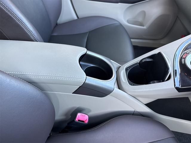 プリウス Sマイコーデ 後期 禁煙車 フルセグ Bluetooth バックカメラ ETC CD DVD ハーフレザー LEDライト LEDフォグ オートエアコン キーレスバイザー TVキャンセラー プッシュスタート(18枚目)