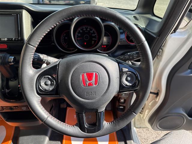 N-BOXカスタム G・ターボLパッケージ 4WD ターボ ツートンカラー ナビ バックカメラ ETC シートヒーター 両側電動スライド クルーズコントロール パドルシフト ワンセグ TV パドルシフト アルミ 車検R9年10月 キーレス(4枚目)