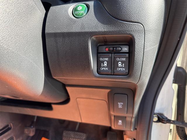 N-BOXカスタム G・ターボLパッケージ 4WD ターボ ツートンカラー ナビ バックカメラ ETC シートヒーター 両側電動スライド クルーズコントロール パドルシフト ワンセグ TV パドルシフト アルミ 車検R9年10月 キーレス(5枚目)