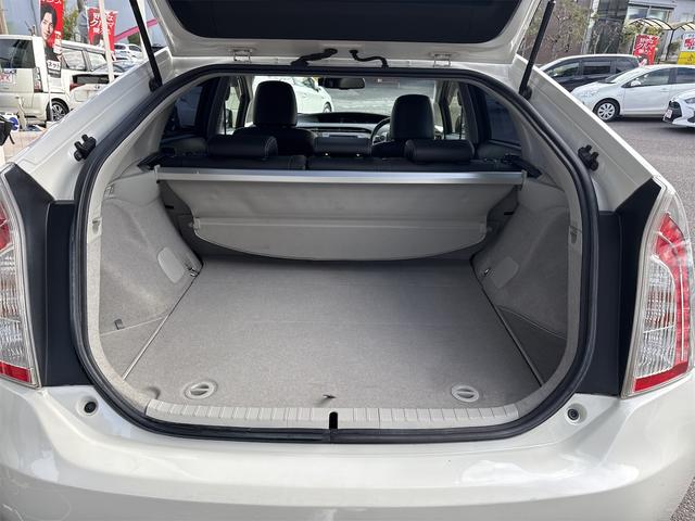 プリウス Ｇ　禁煙車　後期　クルーズコントロール　パワーシフト　純正ナビ　ＥＴＣ　バックカメラ　ドライブレコーダー　ＬＥＤヘッドライト　フォグランプ　スマートキー　Ｂｌｕｅｔｏｏｔｈ　ＣＤ　ＤＶＤ　ＧＰＳローン対応（22枚目）