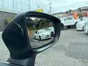 【ブラインドスポットモニター】走行中、ドアミラーの死角になりやすい箇所に後続車が接近するとサイドミラーのレンズに警告を表示!ドライバーに注意喚起をしてくれます。