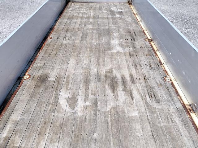 クオン 　平ボディ・最大積載１４２００ｋｇ（17枚目）