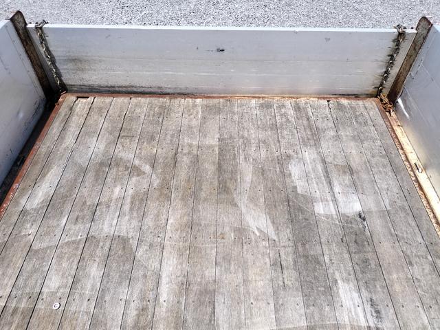 クオン 　平ボディ・最大積載１４２００ｋｇ（18枚目）