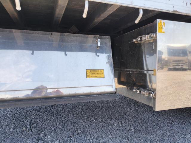 クオン 　平ボディ・最大積載１４２００ｋｇ（26枚目）