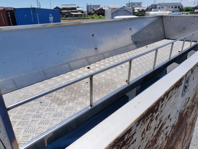 クオン 　平ボディ・最大積載１４２００ｋｇ（50枚目）