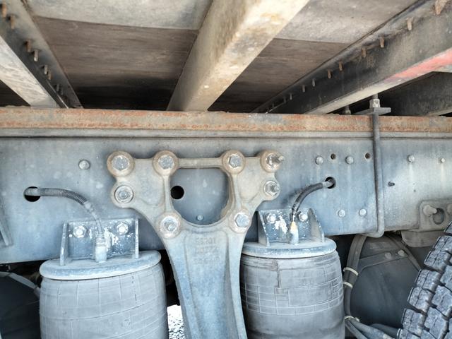 クオン 　平ボディ・最大積載１４２００ｋｇ（69枚目）