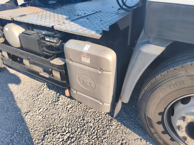 クオン 　トラクタ　走行３７万キロ　第五輪荷重１１５００ｋｇ　ハイルーフ（12枚目）