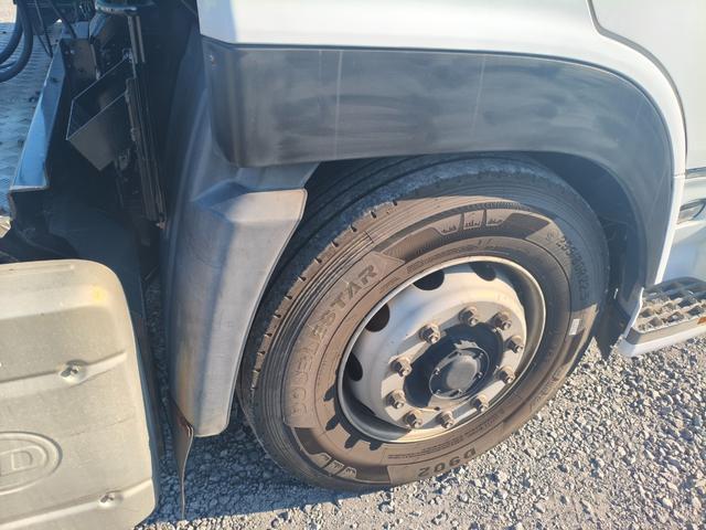 クオン 　トラクタ　走行３７万キロ　第五輪荷重１１５００ｋｇ　ハイルーフ（13枚目）