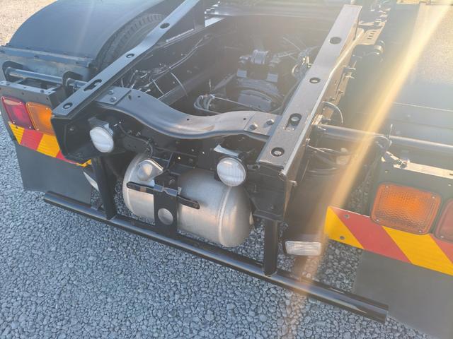 クオン 　トラクタ　走行３７万キロ　第五輪荷重１１５００ｋｇ　ハイルーフ（15枚目）