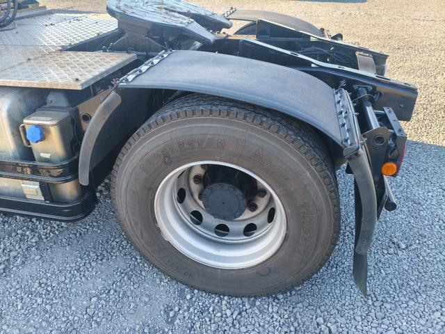 クオン 　トラクタ　走行３７万キロ　第五輪荷重１１５００ｋｇ　ハイルーフ（16枚目）