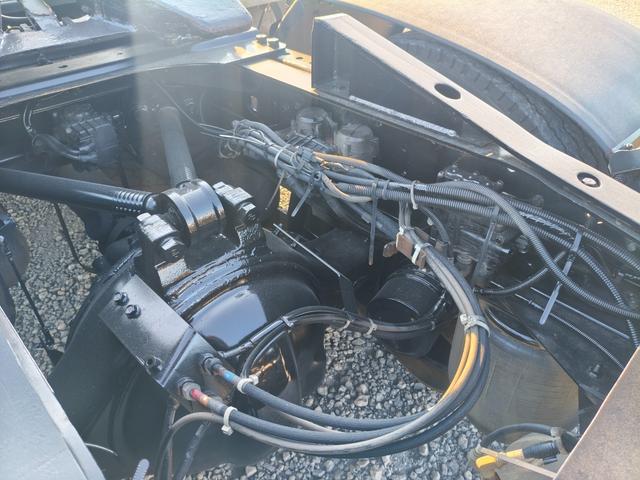 クオン 　トラクタ　走行３７万キロ　第五輪荷重１１５００ｋｇ　ハイルーフ（20枚目）