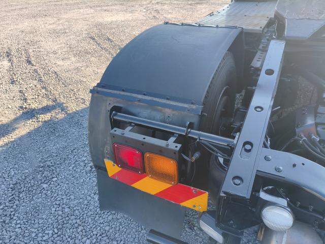 クオン 　トラクタ　走行３７万キロ　第五輪荷重１１５００ｋｇ　ハイルーフ（21枚目）