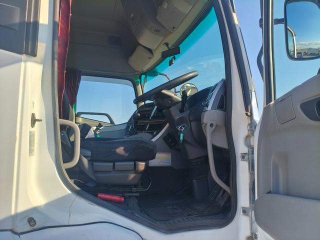 クオン 　トラクタ　走行３７万キロ　第五輪荷重１１５００ｋｇ　ハイルーフ（27枚目）