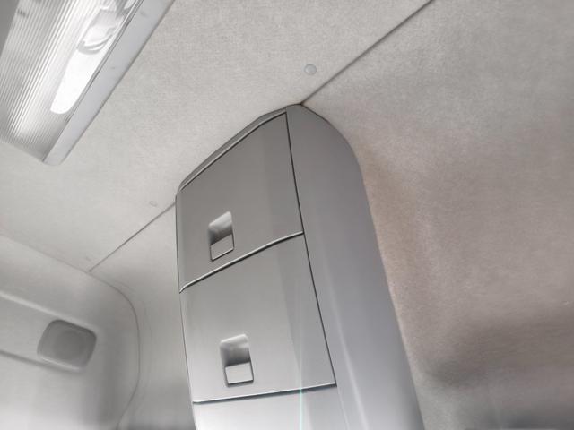 クオン 　トラクタ　走行３７万キロ　第五輪荷重１１５００ｋｇ　ハイルーフ（32枚目）