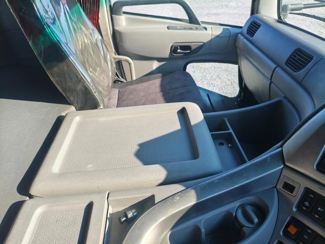 クオン 　トラクタ　走行３７万キロ　第五輪荷重１１５００ｋｇ　ハイルーフ（33枚目）