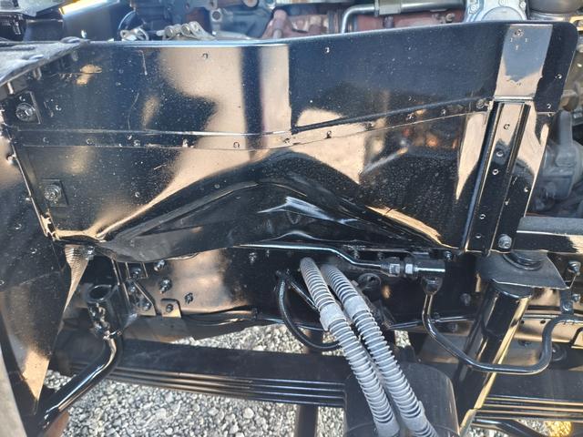 クオン 　トラクタ　走行３７万キロ　第五輪荷重１１５００ｋｇ　ハイルーフ（42枚目）