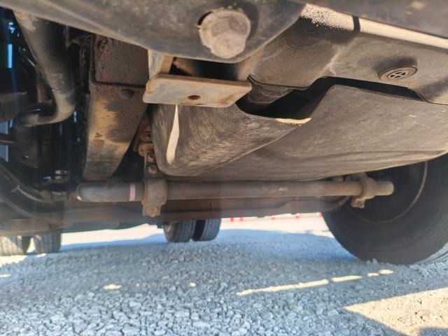 クオン 　トラクタ　走行３７万キロ　第五輪荷重１１５００ｋｇ　ハイルーフ（47枚目）