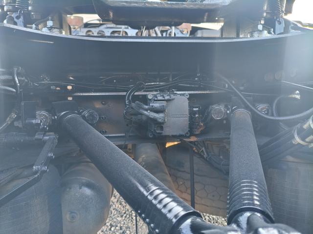 クオン 　トラクタ　走行３７万キロ　第五輪荷重１１５００ｋｇ　ハイルーフ（53枚目）