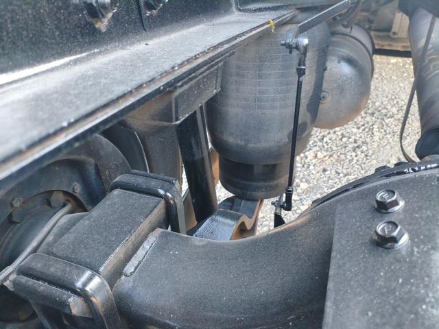 クオン 　トラクタ　走行３７万キロ　第五輪荷重１１５００ｋｇ　ハイルーフ（54枚目）