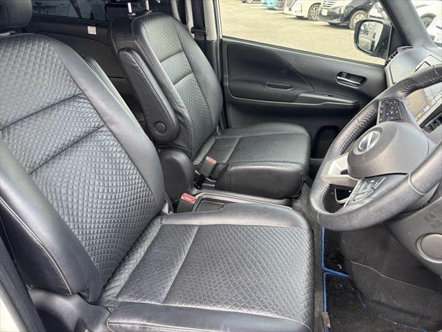 セレナ eパワーハイウェイスターV プロパイロット 純正10インチナビ フリップダウンモニター 両側パワースライドドア レーダークルーズコントロール 本革シート フルセグTV Bluetooth 全周囲カメラ LEDヘッドライト(8枚目)