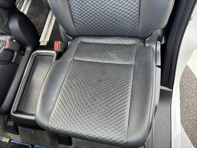 セレナ eパワーハイウェイスターV プロパイロット 純正10インチナビ フリップダウンモニター 両側パワースライドドア レーダークルーズコントロール 本革シート フルセグTV Bluetooth 全周囲カメラ LEDヘッドライト(62枚目)