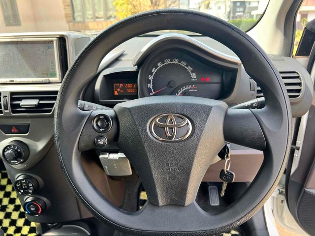 ｉＱ １００Ｘ　２シーター　ＥＴＣ　ナビ　ＴＶ　アルミホイール　キーレスエントリー　電動格納ミラー　ＣＶＴ　衝突安全ボディ　ＡＢＳ　ＥＳＣ　ＣＤ　エアコン　パワーステアリング　パワーウィンドウ（3枚目）